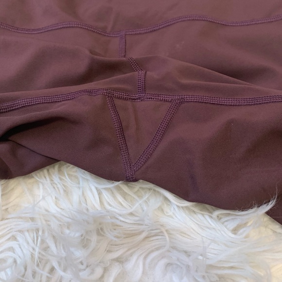* SOLD * Lululemon Wunder Under Leggings - Picture 3 of 6